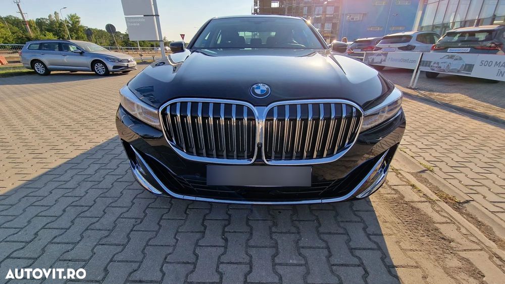 BMW Seria 7 745e - 13