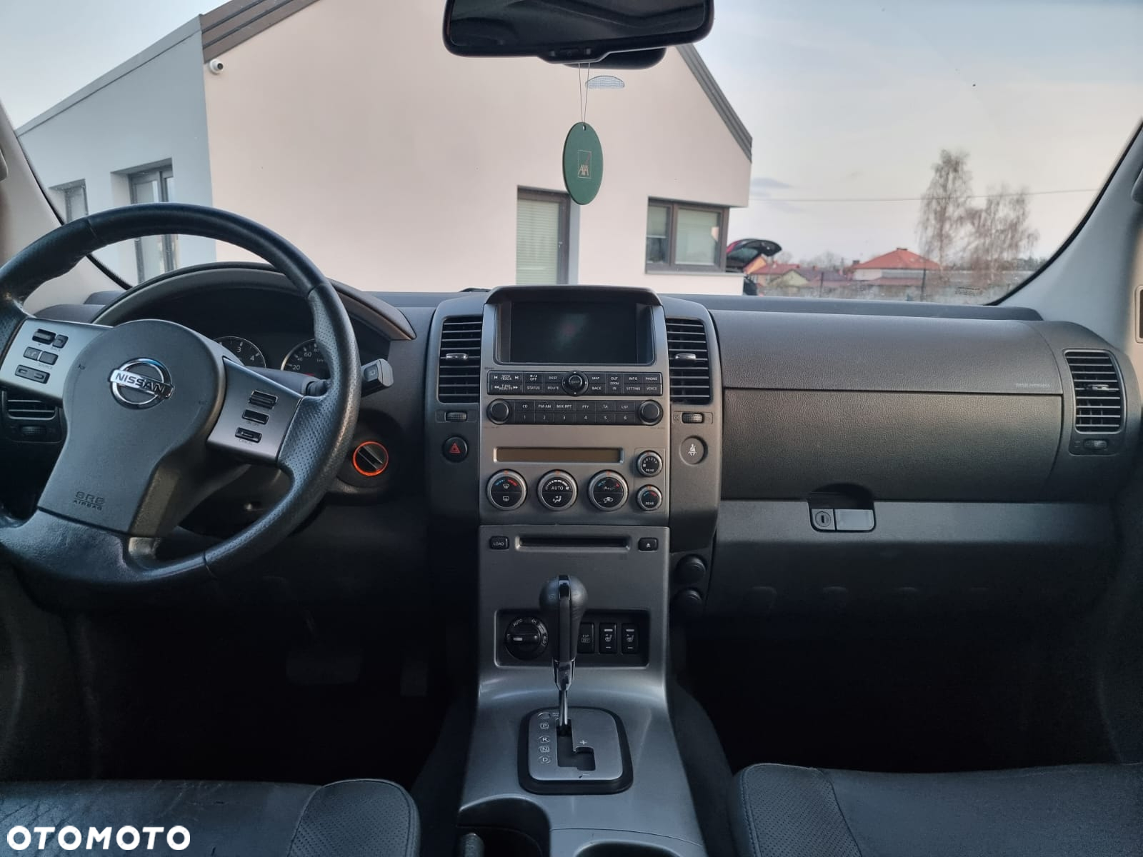 Nissan Pathfinder 2.5 D SE - 14
