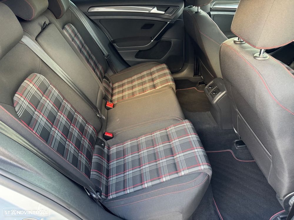 VW Golf 2.0 TSI GTI DSG Performance - 44