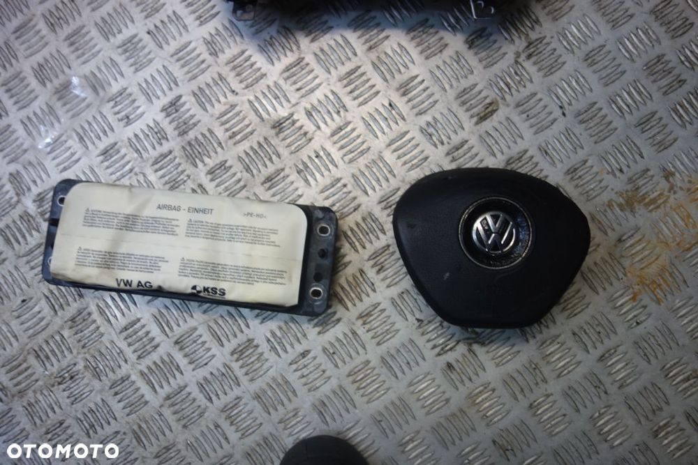 PODUSZKA KIEROWCY PASAŻERA VOLKSWAGEN UP - 1