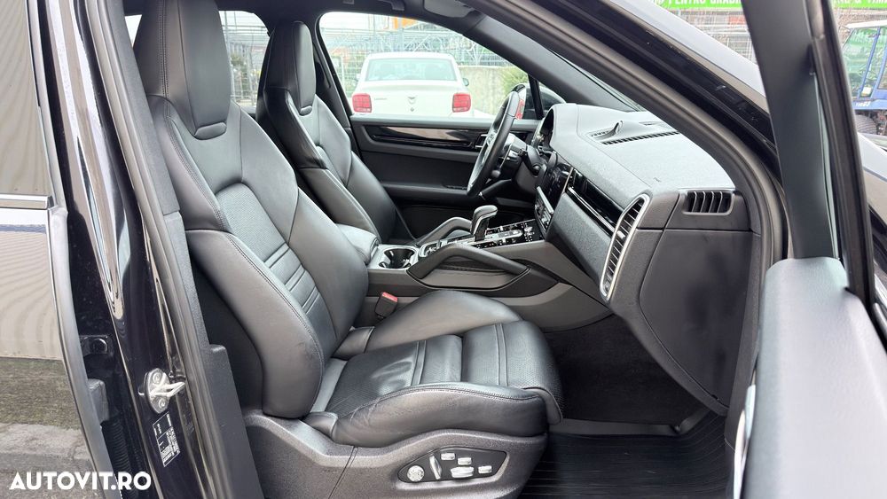 Porsche Cayenne - 10