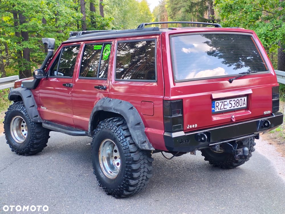 Jeep Cherokee - 4