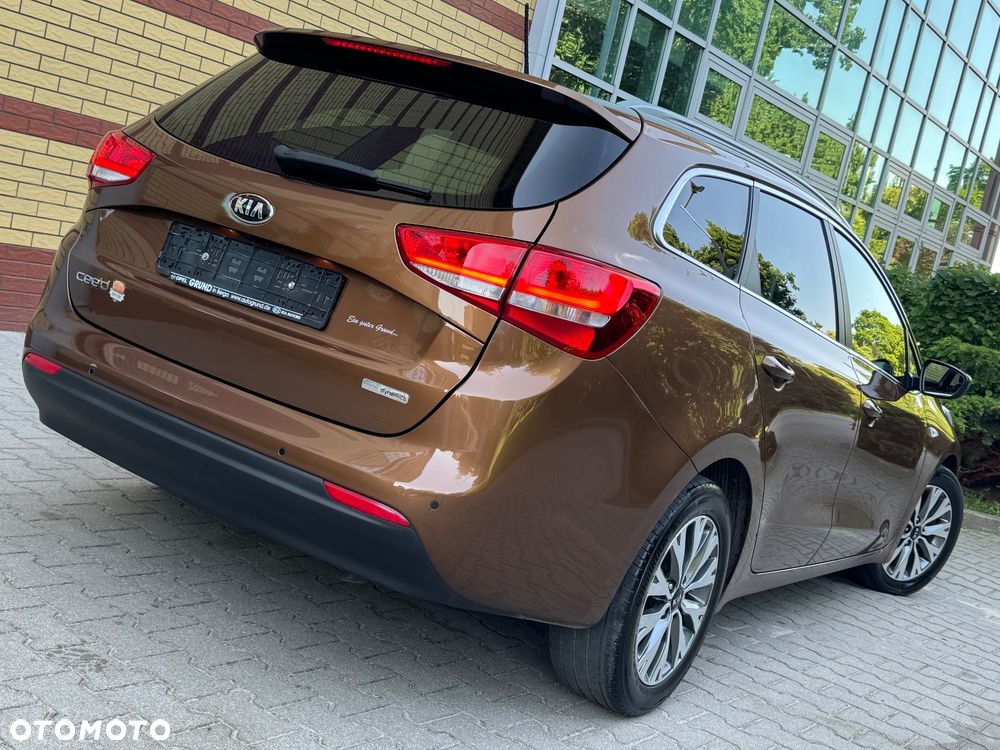 Kia Ceed 1.6 CRDi 136 ISG Dream-Team Edition - 4