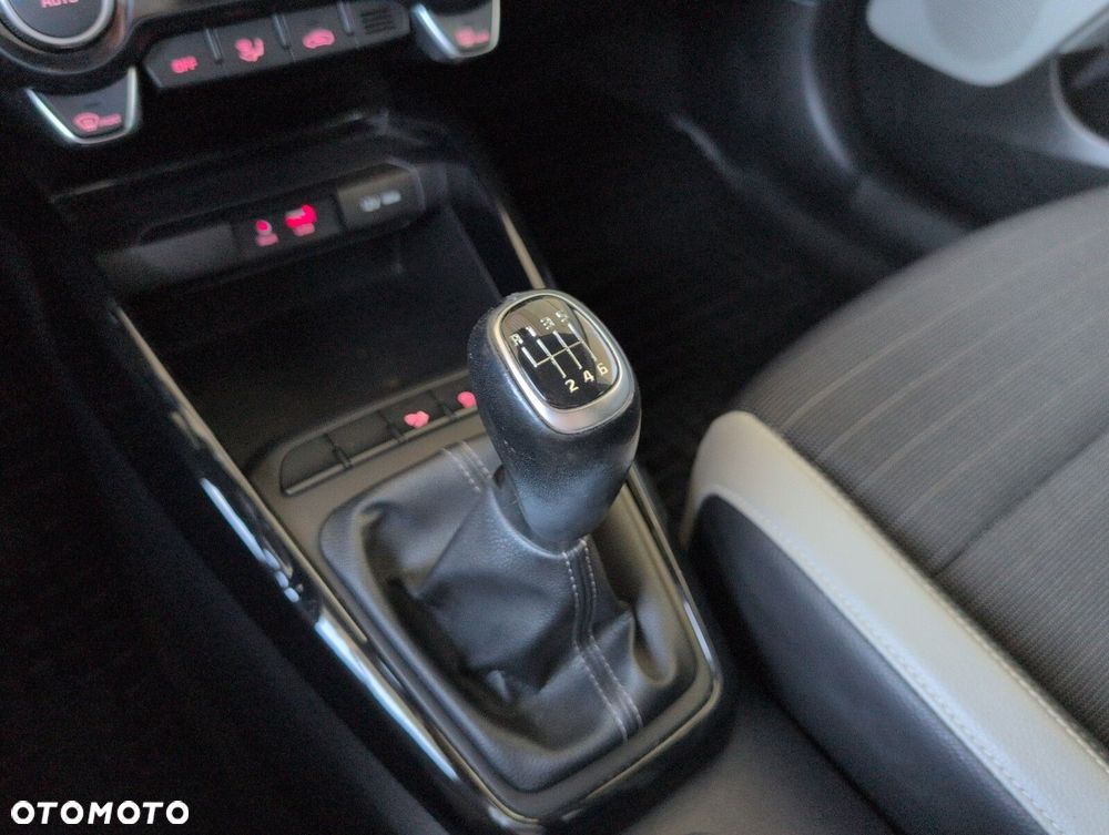 Kia Stonic - 27