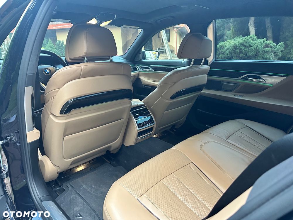 BMW Seria 7 750Li xDrive - 27