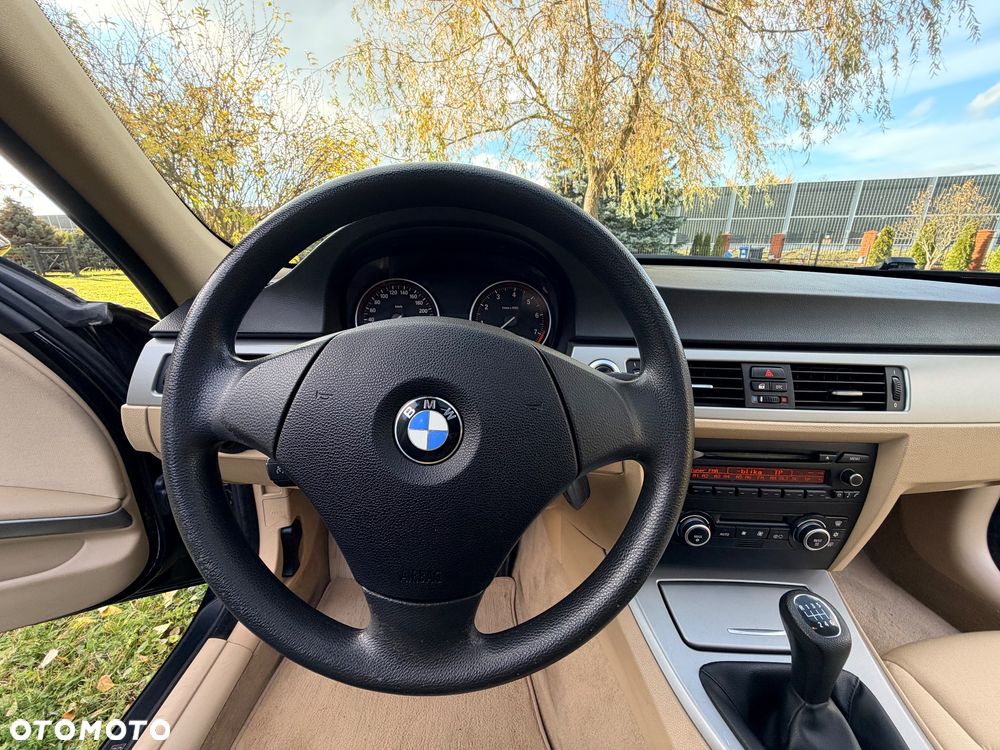 BMW Seria 3 325i - 24