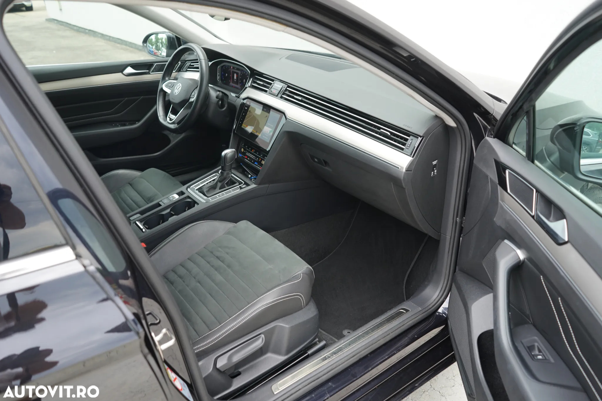 Volkswagen Passat Variant 2.0 TDI 4Mot DSG Highline - 28