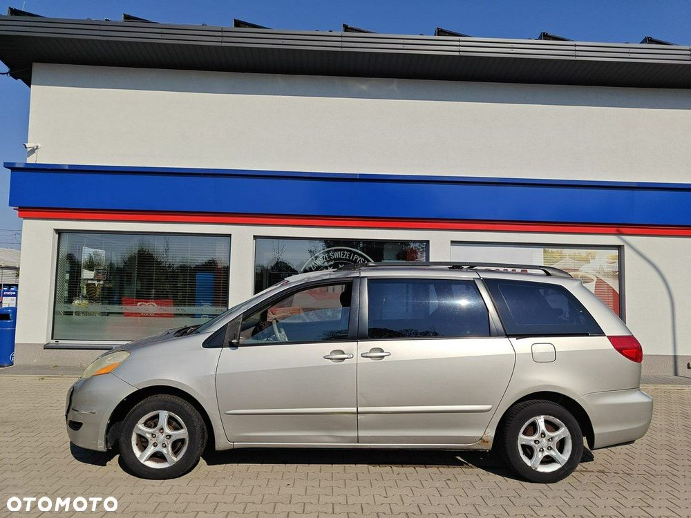 Toyota Sienna - 2