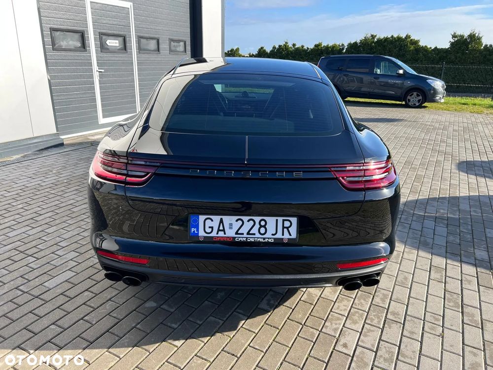 Porsche Panamera Turbo Executive - 35