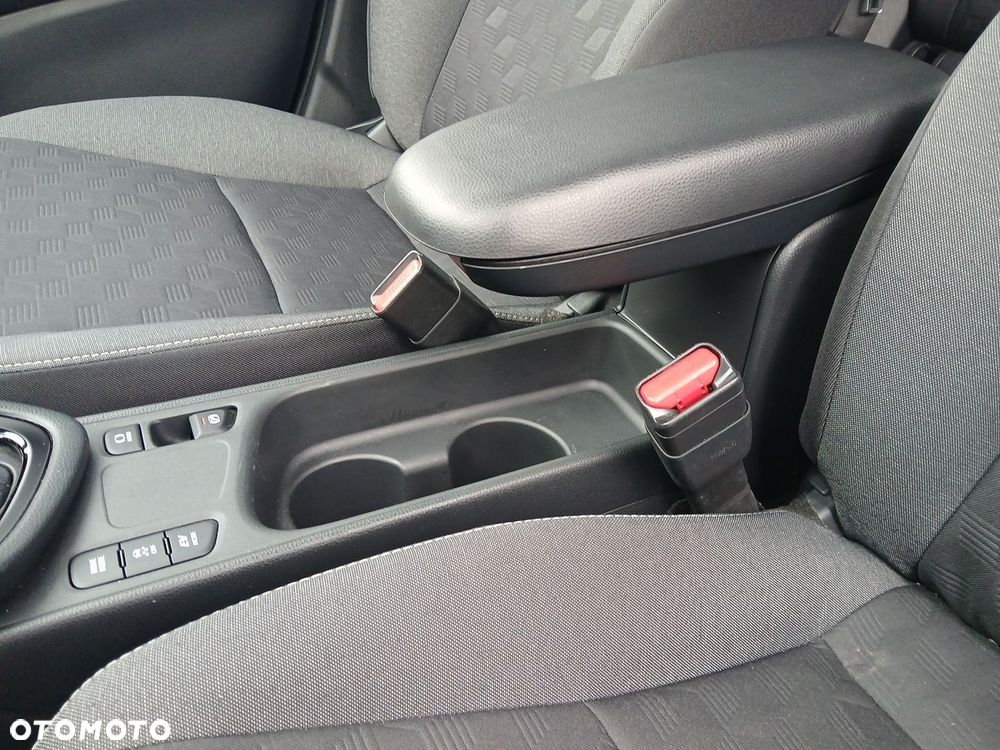 Toyota Yaris Hybrid 1.5 Style - 38