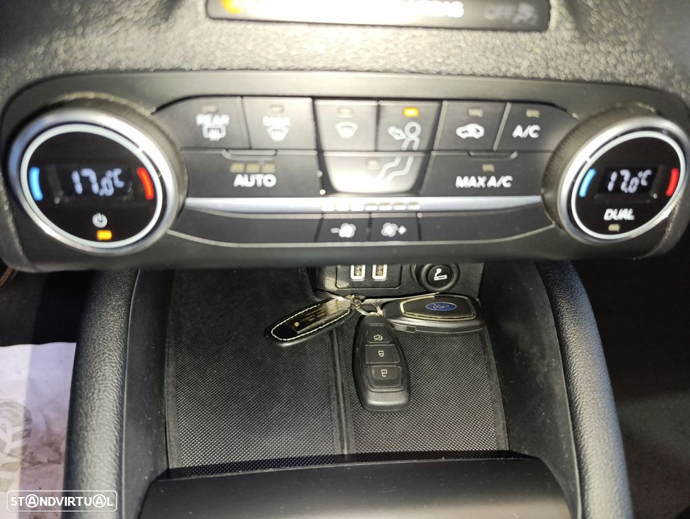 Ford Focus 1.0 EcoBoost Hybrid ST-LINE X - 14
