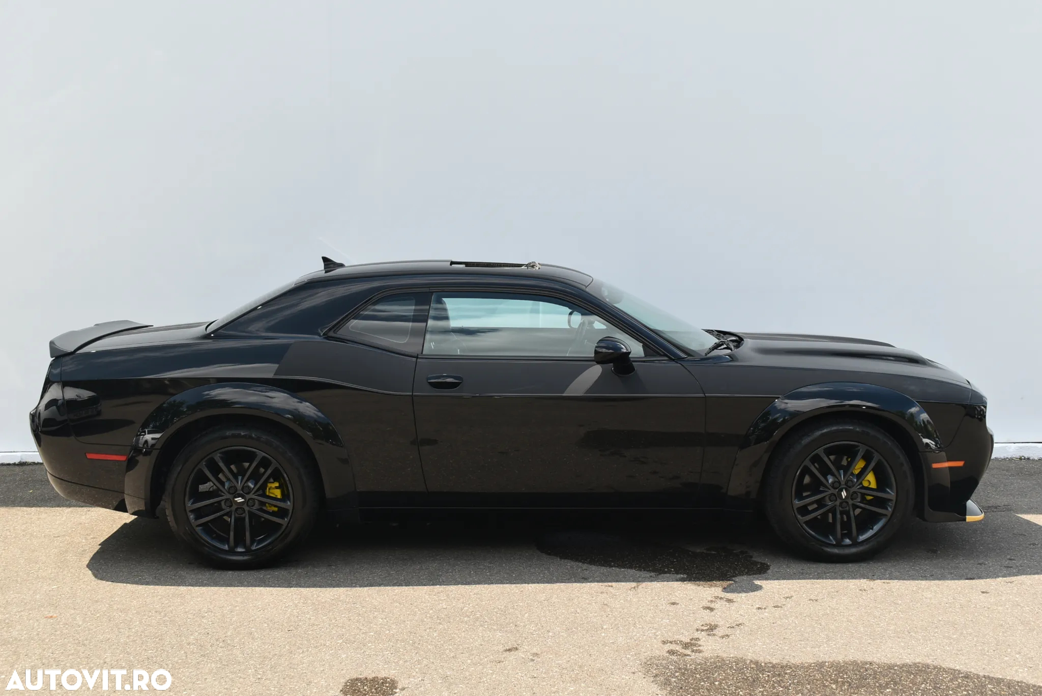 Dodge Challenger - 11