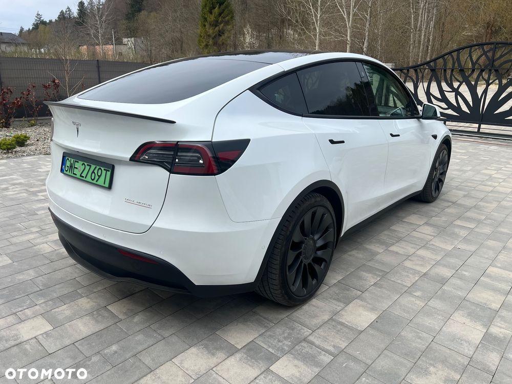 Tesla Model Y Performance AWD - 32