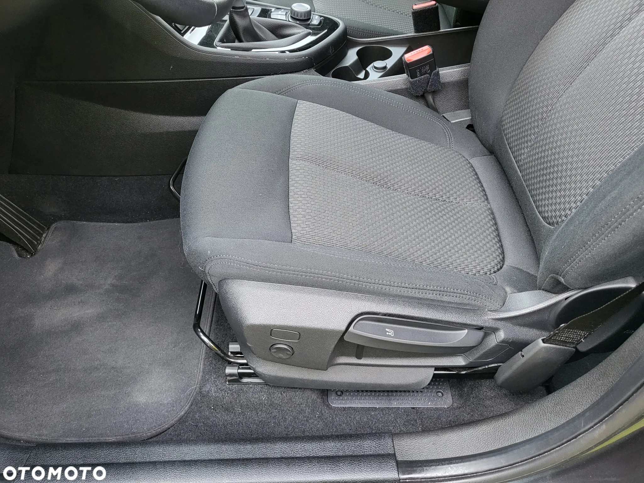 BMW Seria 2 218d Business Edition - 31