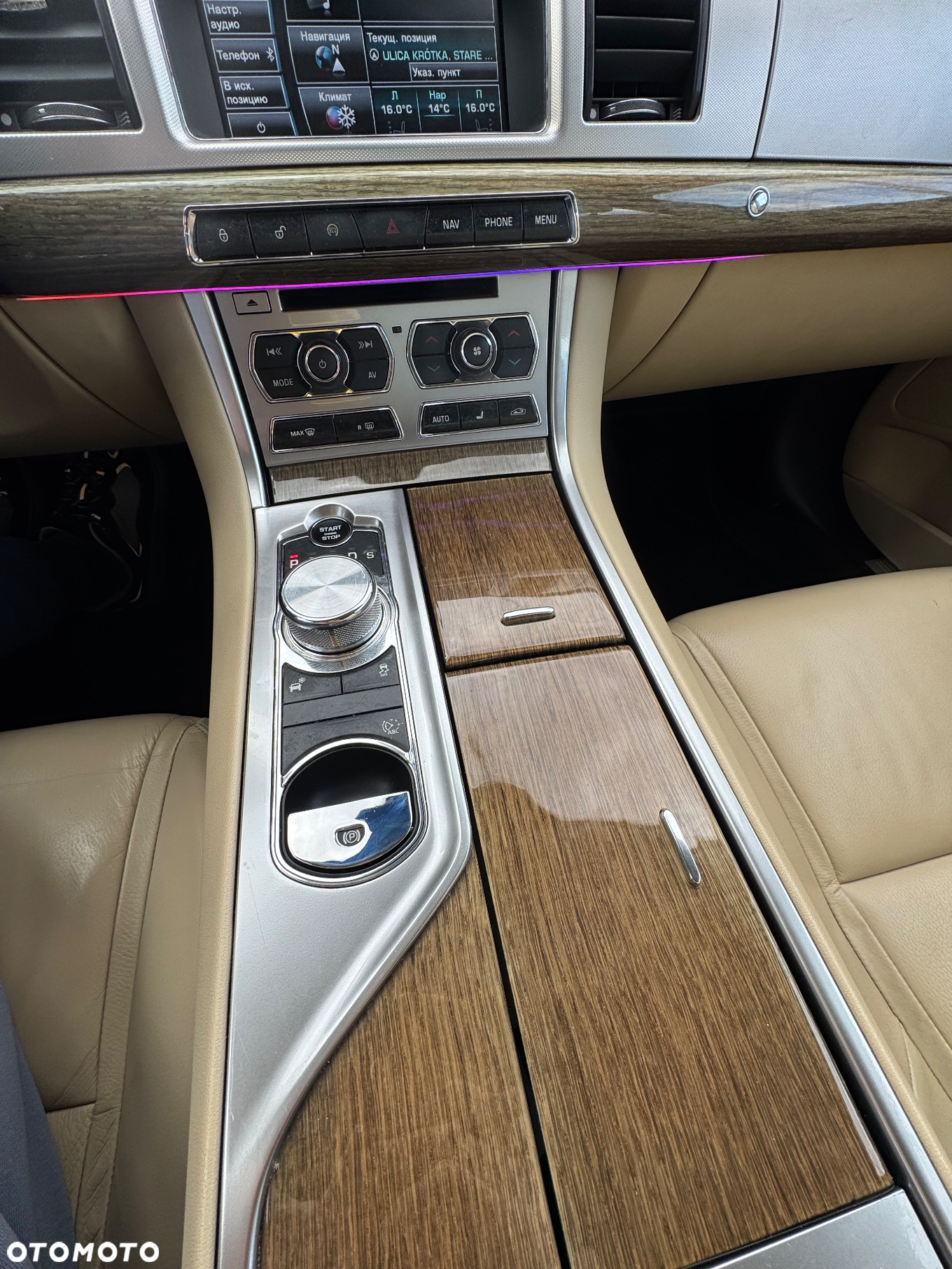 Jaguar XF 2.2 D Premium Luxury - 4