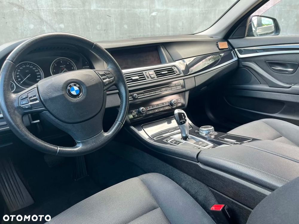 BMW Seria 5 520d Luxury Line - 9