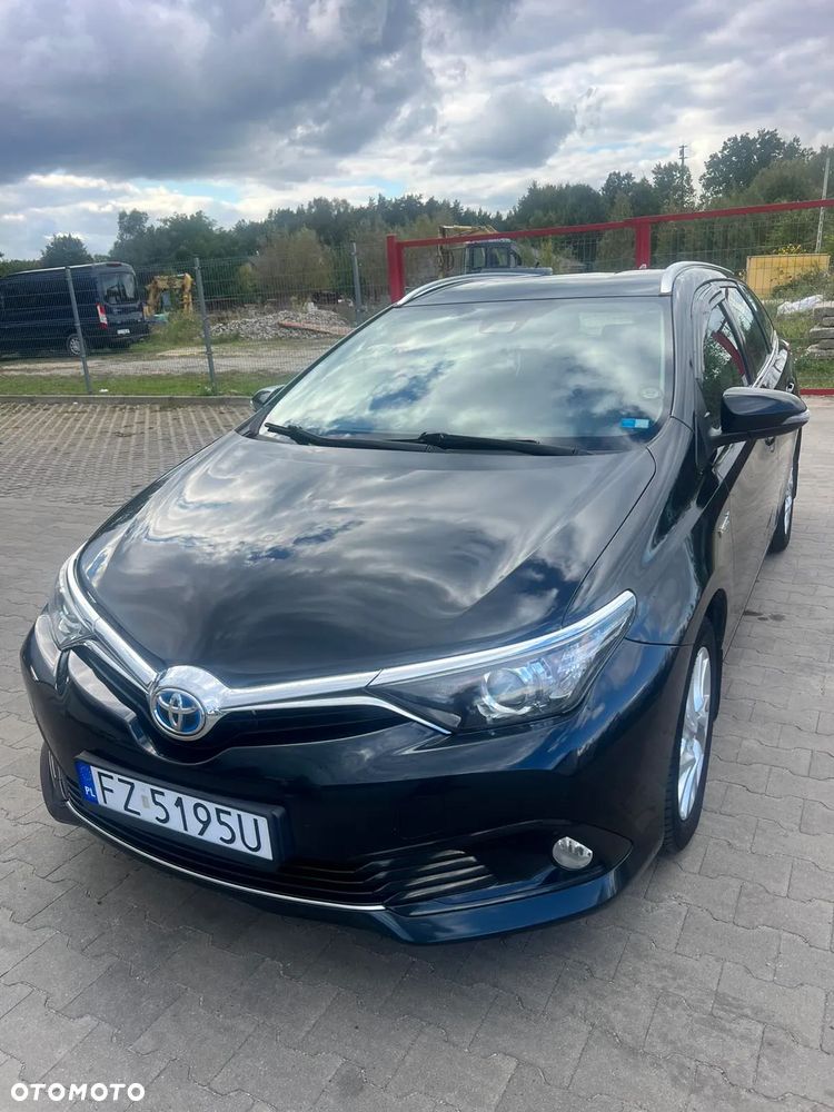 Toyota Auris 1.8 HSD Luna - 1