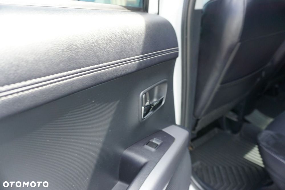 Mitsubishi Outlander - 14