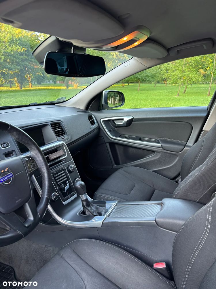 Volvo V60 D2 Momentum - 18