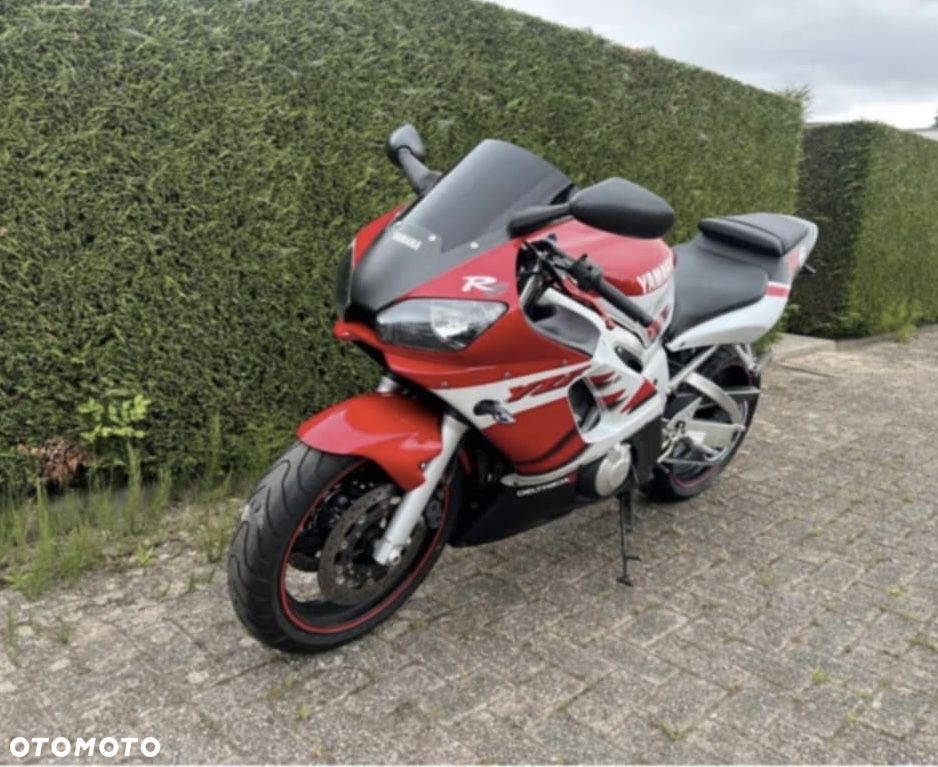 Yamaha R6 - 3