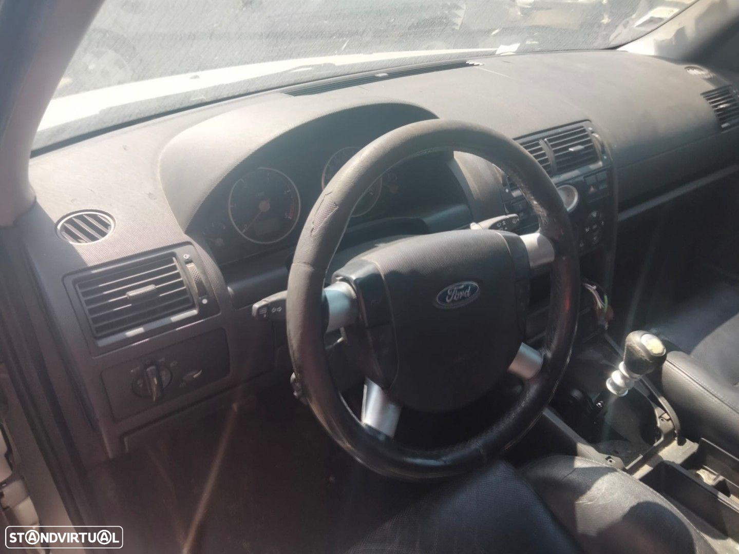 Ford Mondeo 2.0 TDdi de 2002 disponível para peças - 6