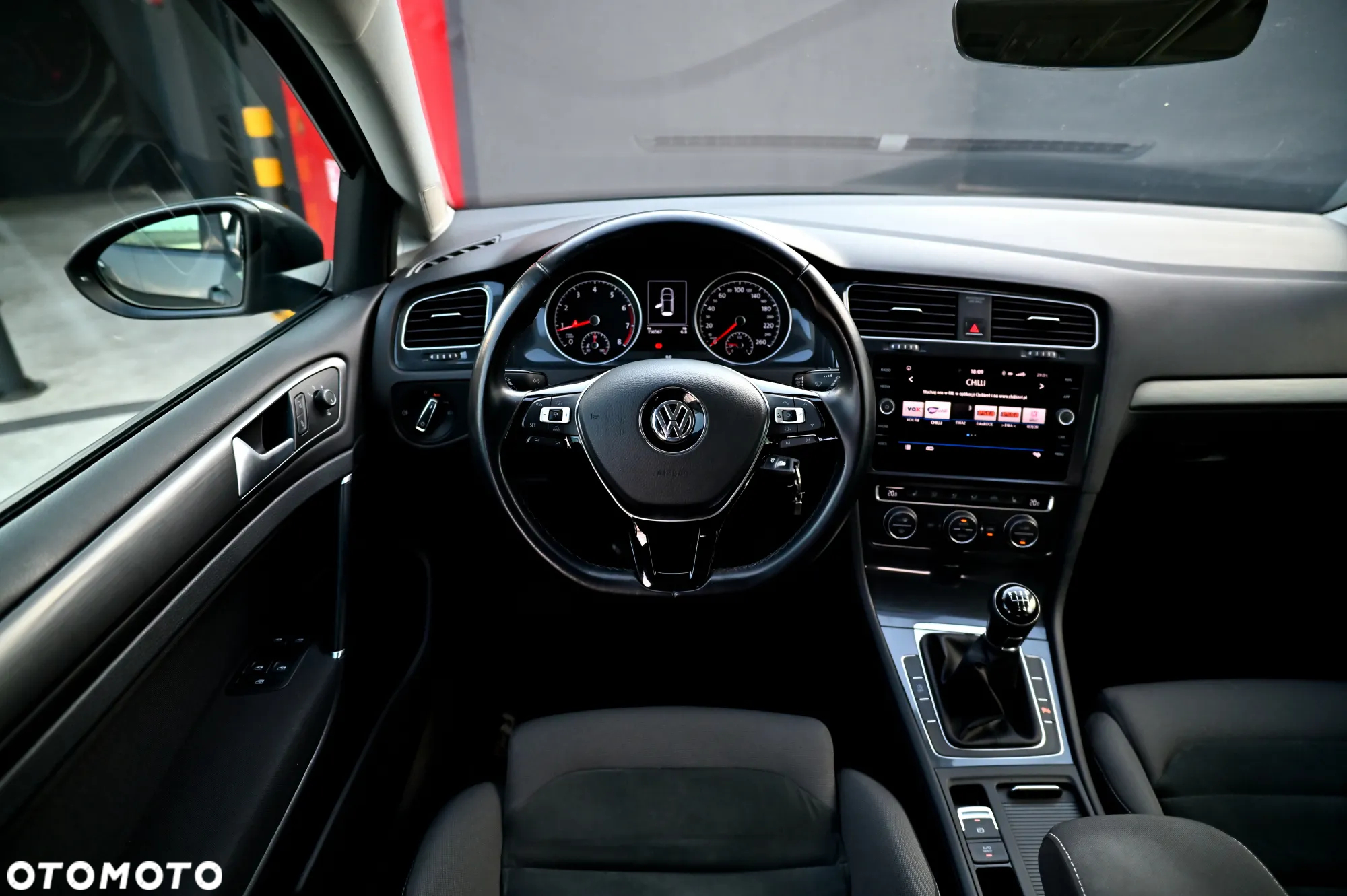 Volkswagen Golf Variant 1.5 TSI OPF R-Line - 31