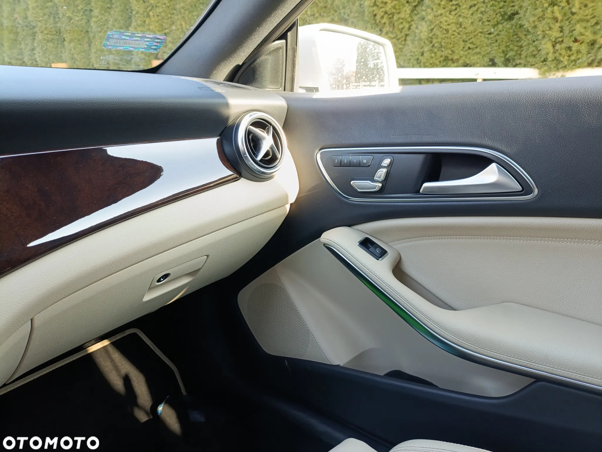 Mercedes-Benz CLA 250 7G-DCT - 16