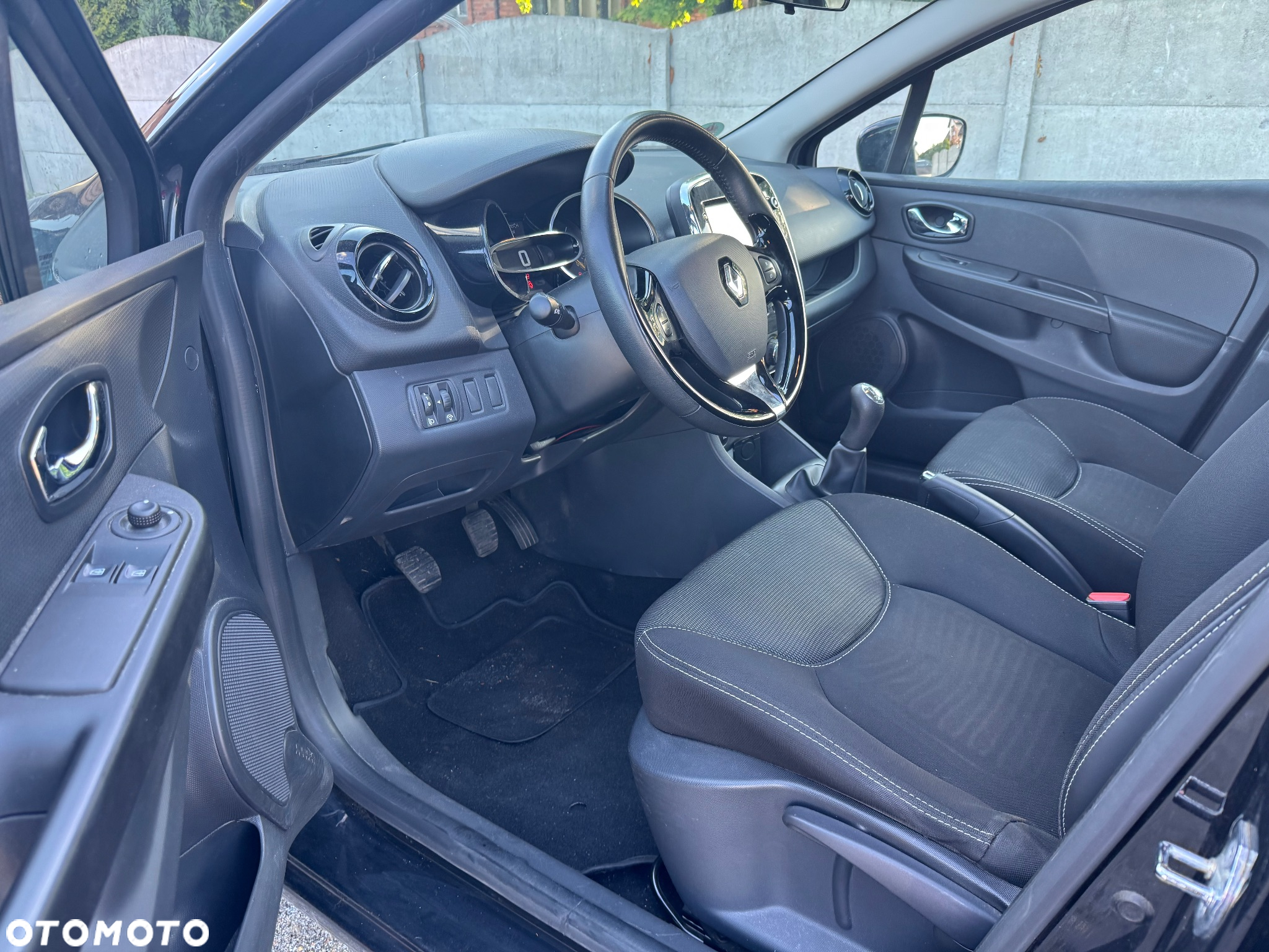 Renault Clio 1.2 16V 75 Limited - 10