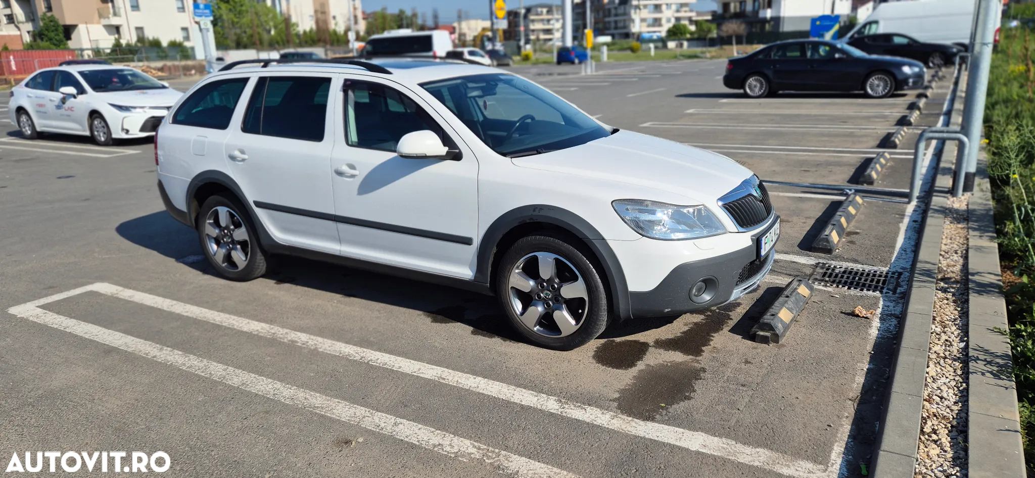 Skoda Octavia Combi 2.0 TDI DPF 4x4 Scout - 2