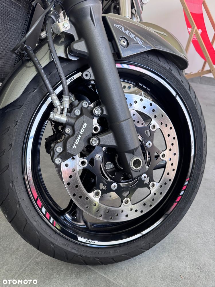 Suzuki GSR - 13