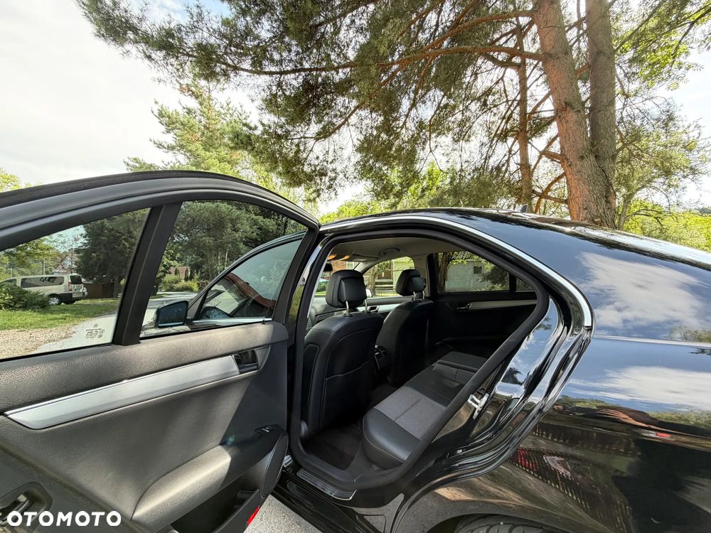 Mercedes-Benz Klasa C 250 CDI DPF 4Matic 7G-TRONIC BlueEFFICIENCY Avantgarde - 19