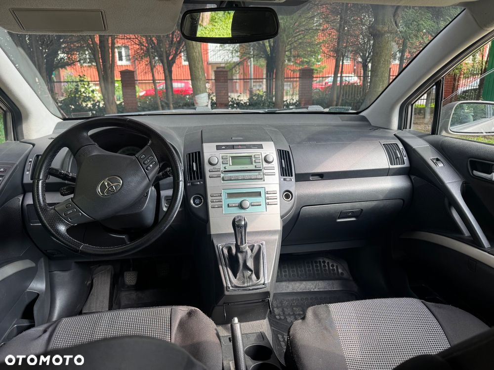 Toyota Corolla Verso 2.0 D-4D Prestige - 4