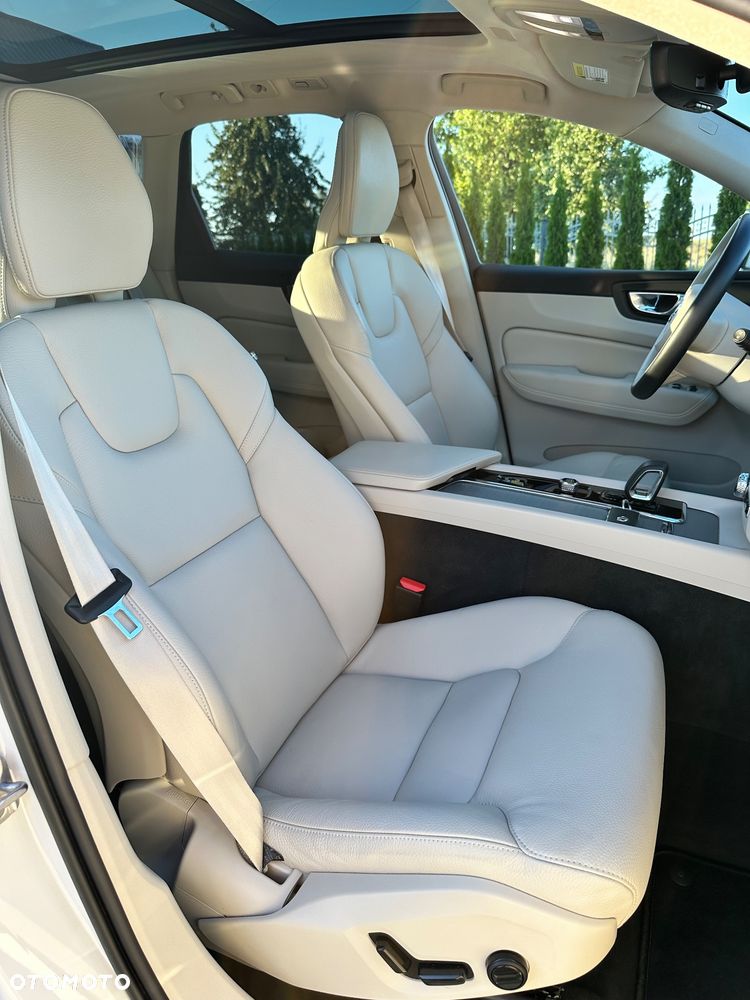 Volvo XC 60 B5 B AWD Plus Bright - 9