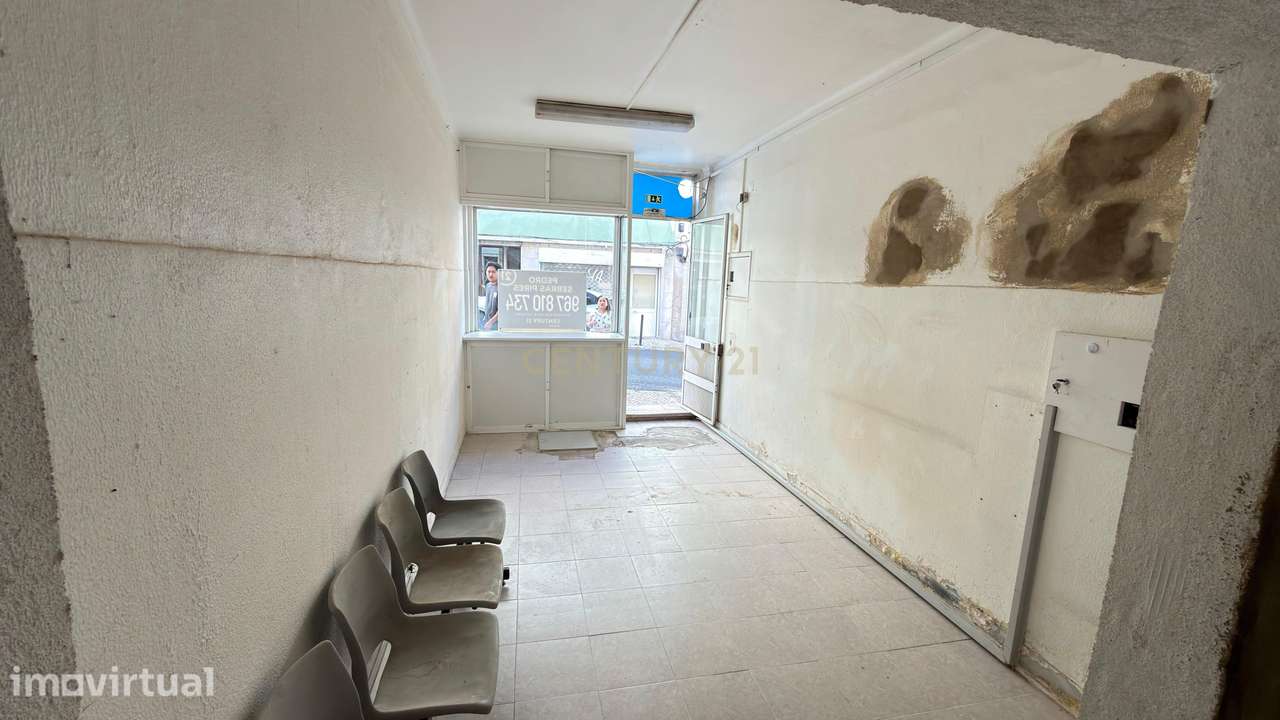 Rua Barão de Sabrosa: Loja com Potencial de Valorização e Versatilidad - Grande imagem: 3/5