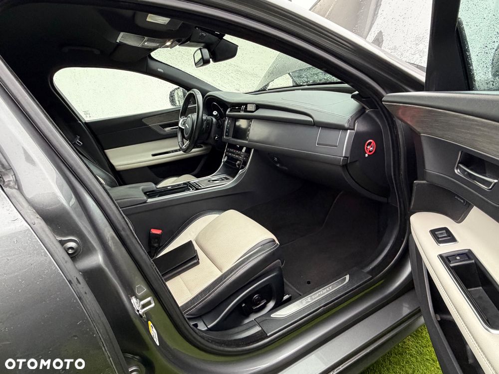 Jaguar XF - 25