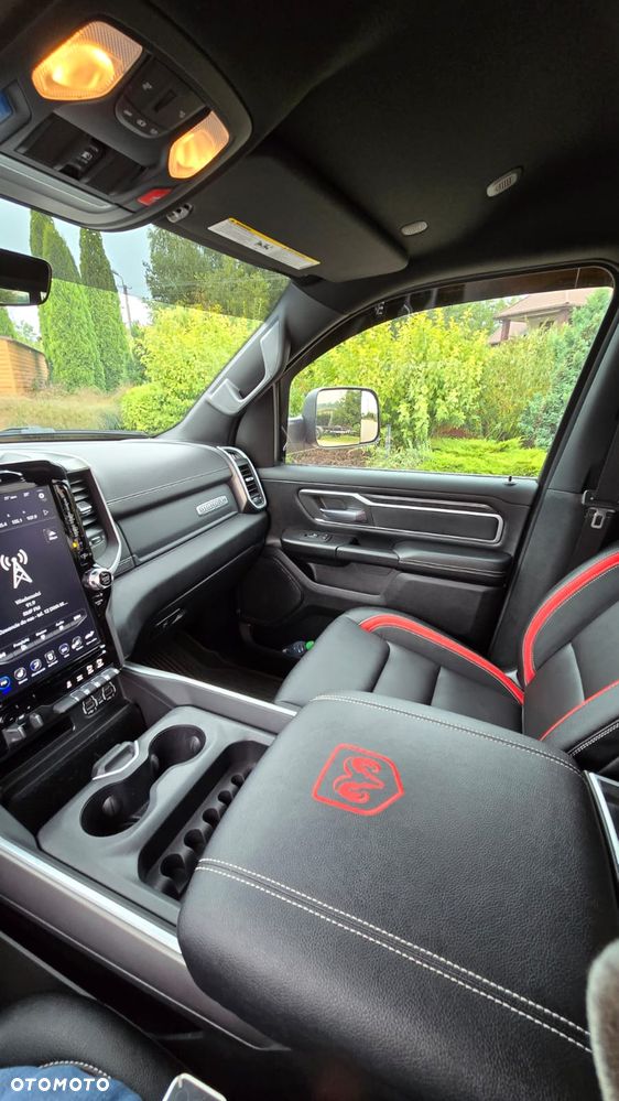 RAM 1500 Crew Cab Shortbed Bighorn - 12