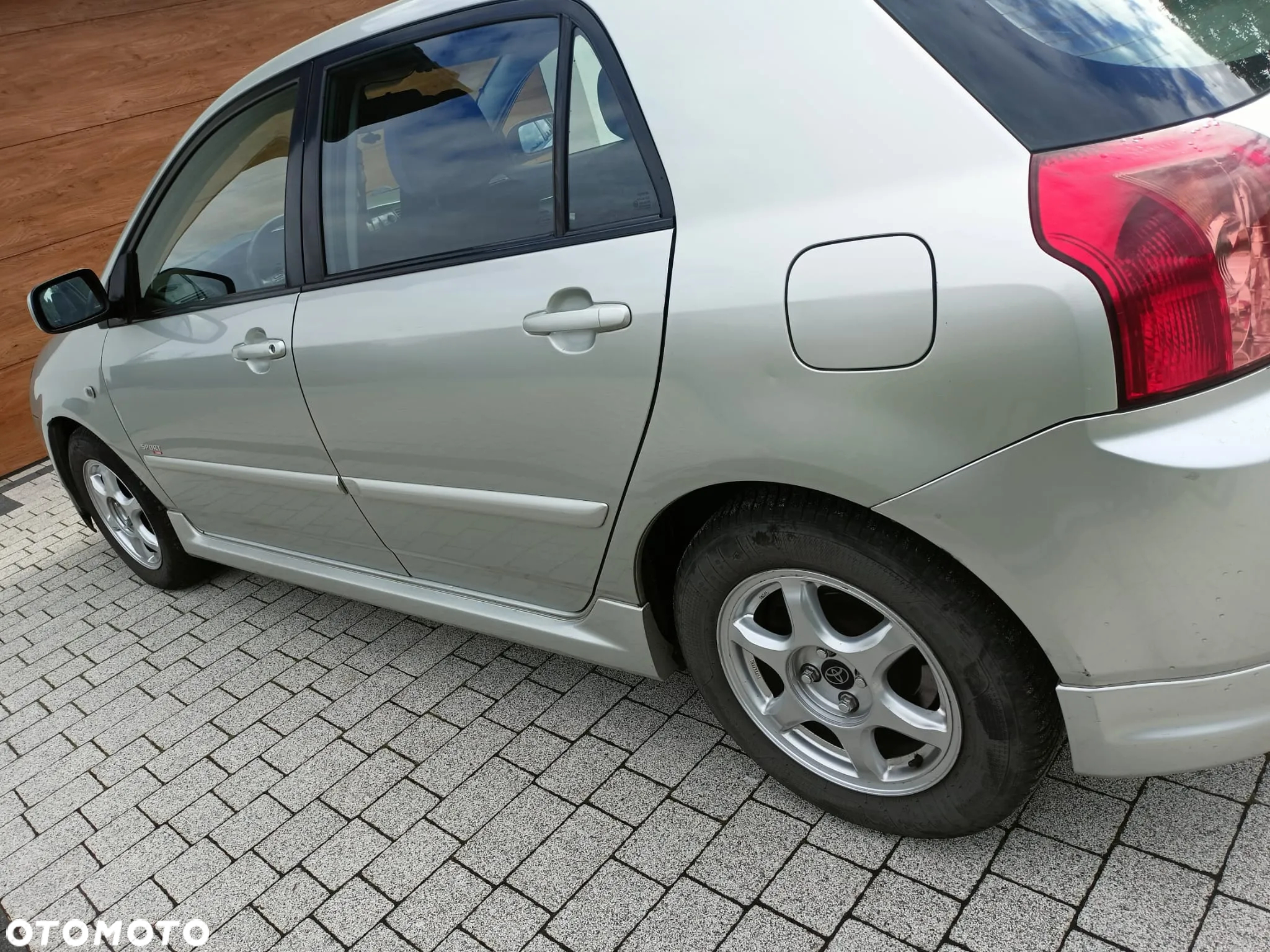 Toyota Corolla - 4