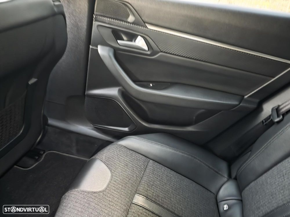 Peugeot 508 1.6 Hybrid Allure e-EAT8 - 36