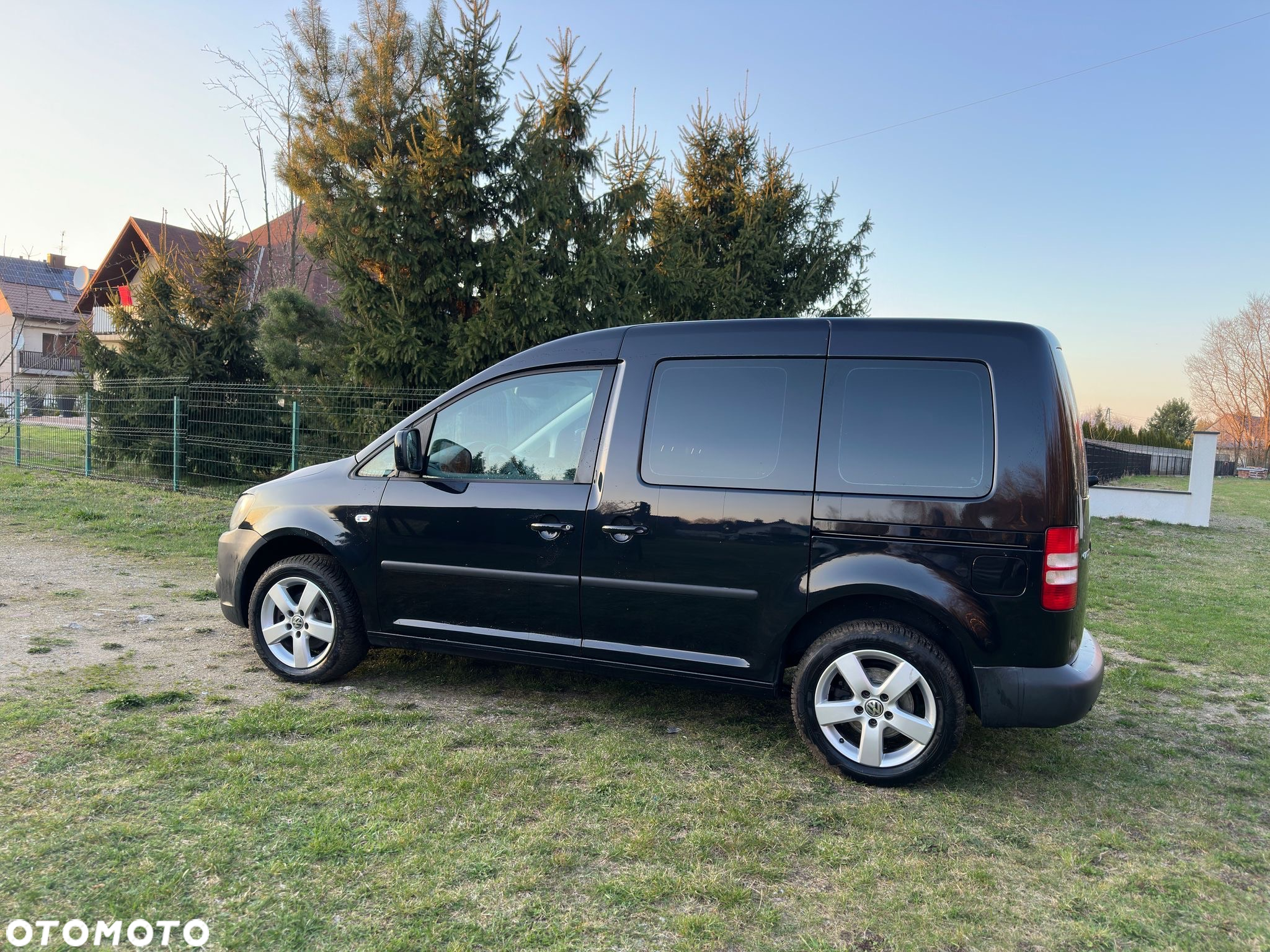 Volkswagen Caddy 1.6 TDI Comfortline DSG - 4