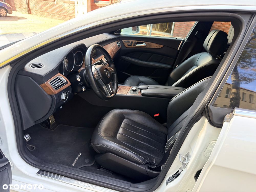 Mercedes-Benz CLS 500 4-Matic BlueEff - 24