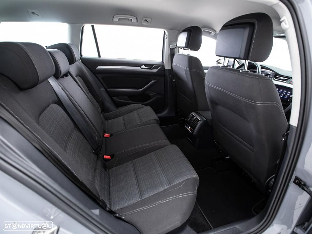 VW Passat Variant 2.0 TDI Business DSG - 12