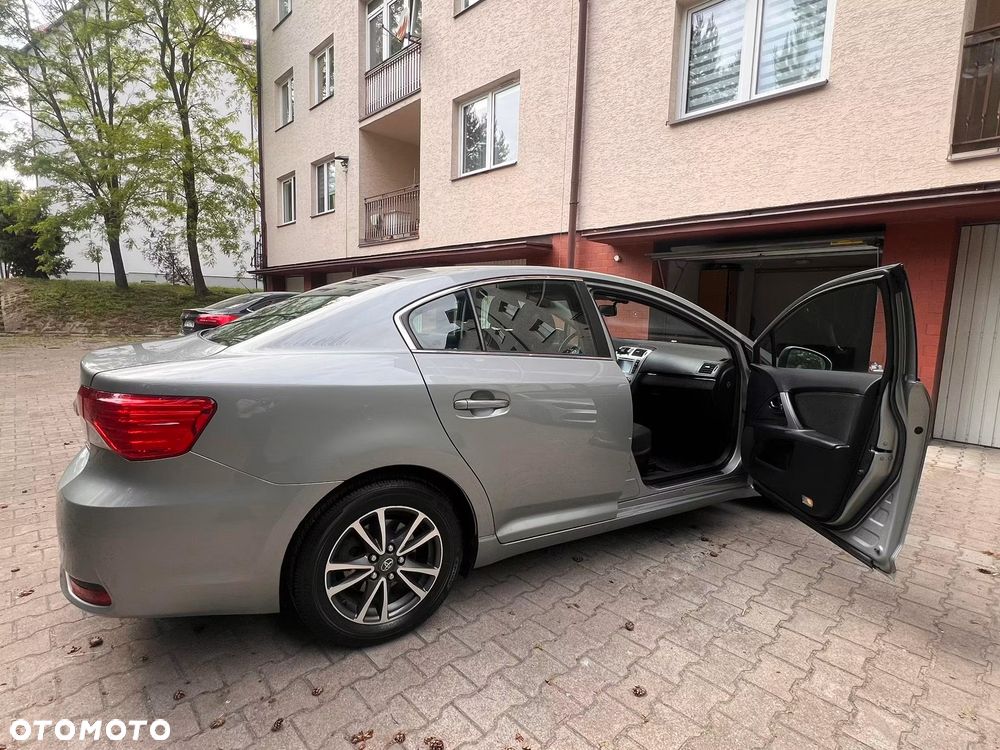 Toyota Avensis 2.0 D-4D Premium - 3