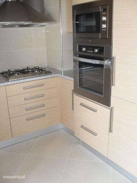 Apartamento T2 com garagem. - Grande imagem: 3/9