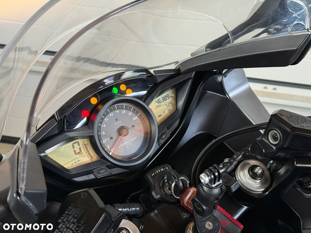Honda VFR - 16