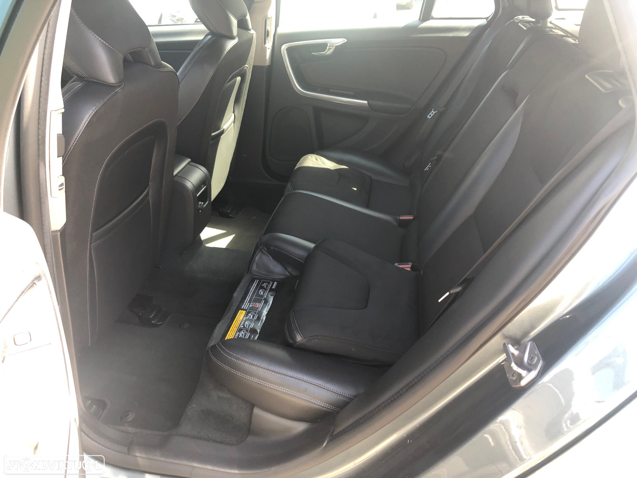 Volvo V60 2.0 D3 Kinetic - 10