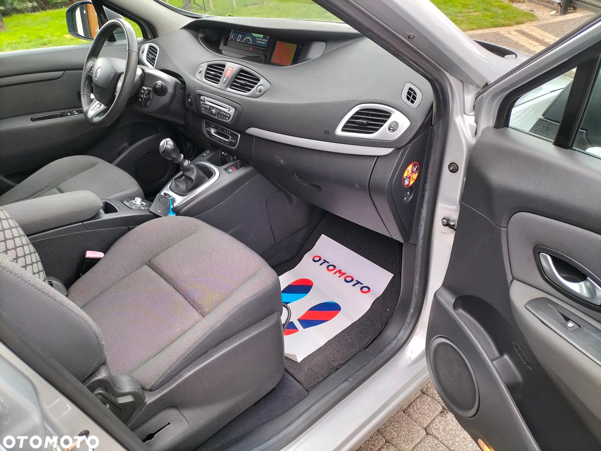 Renault Scenic 1.6 16V 110 Dynamique - 8