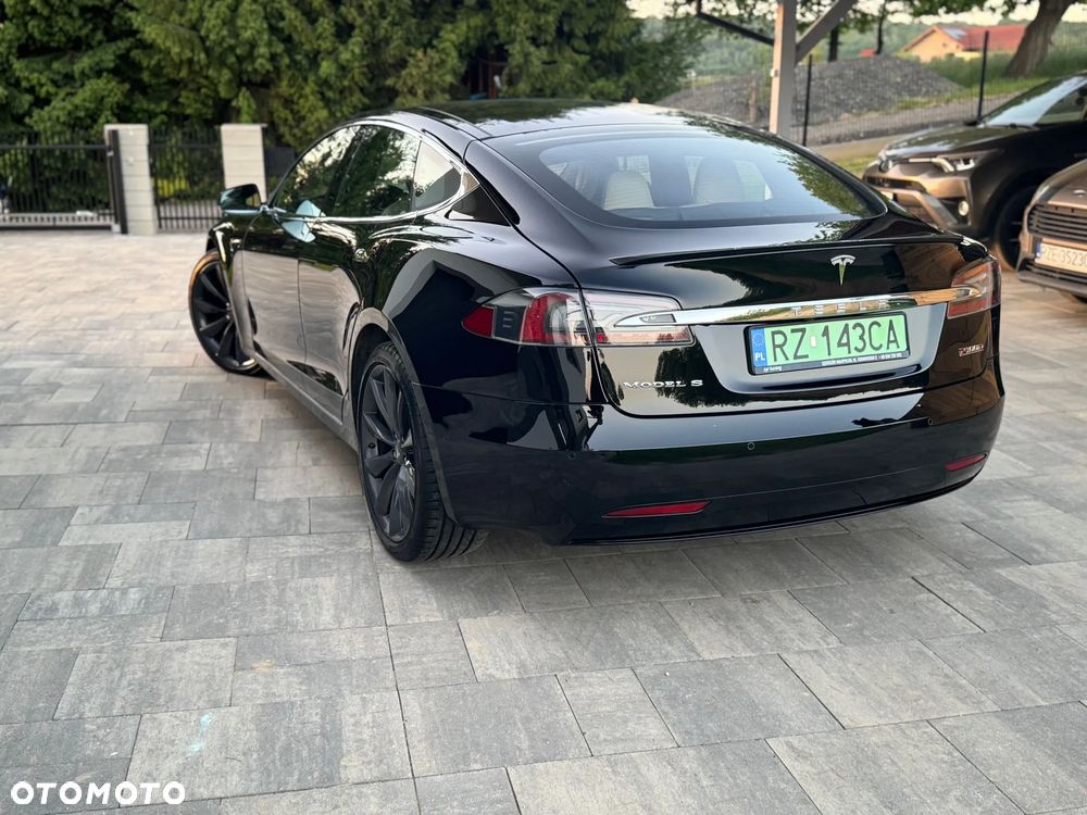 Tesla Model S - 2