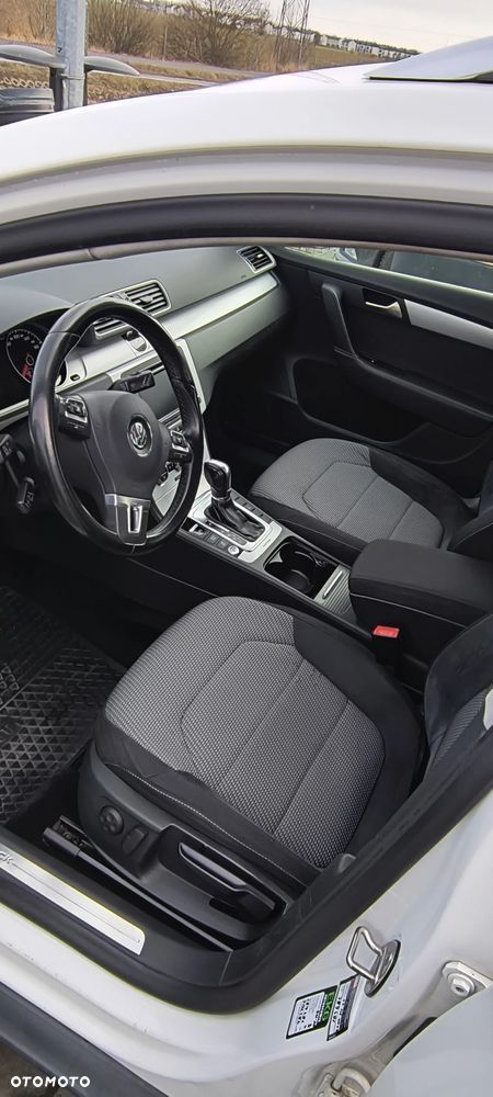 Volkswagen Passat - 11