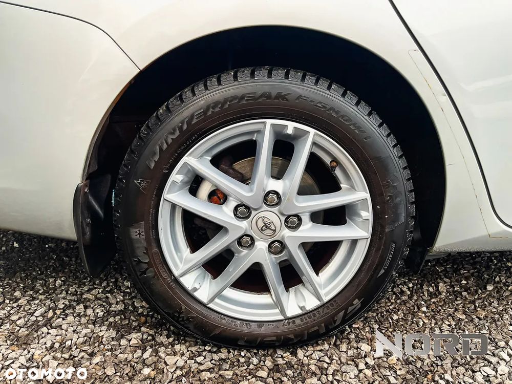 Toyota Auris 1.8 HSD Prestige - 12