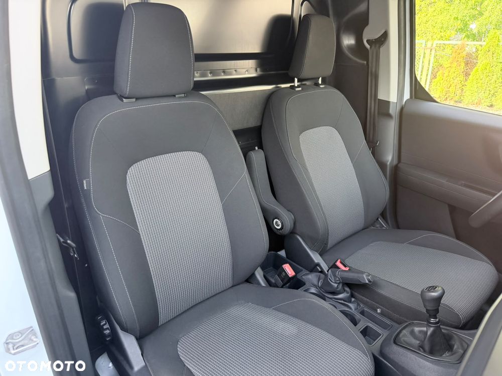Ford Transit Courier - 16